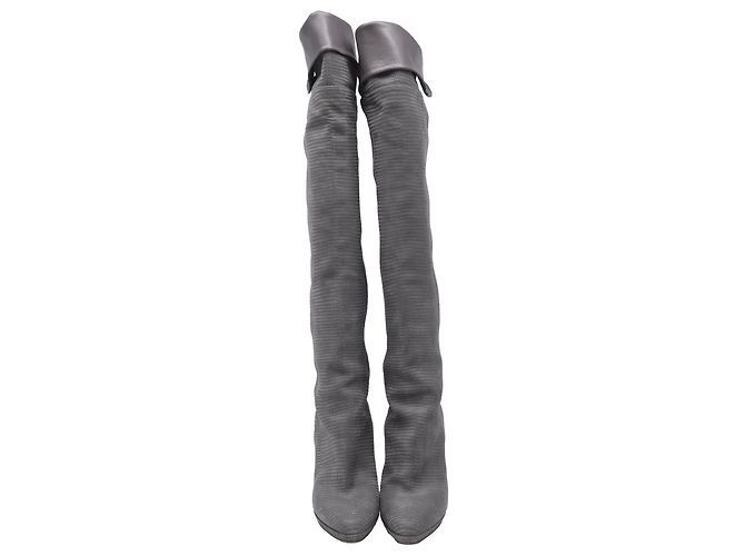 Knöchelhohe Stiefel aus grauem Wildleder mit Echsenprägung von Jimmy Choo - Ansicht 2