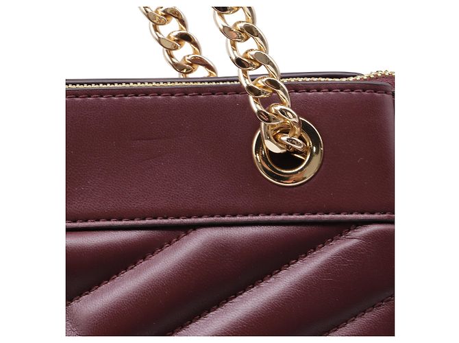Bolsa tote média Whitney matelassada da Michael Kors em couro bordô - vista 5