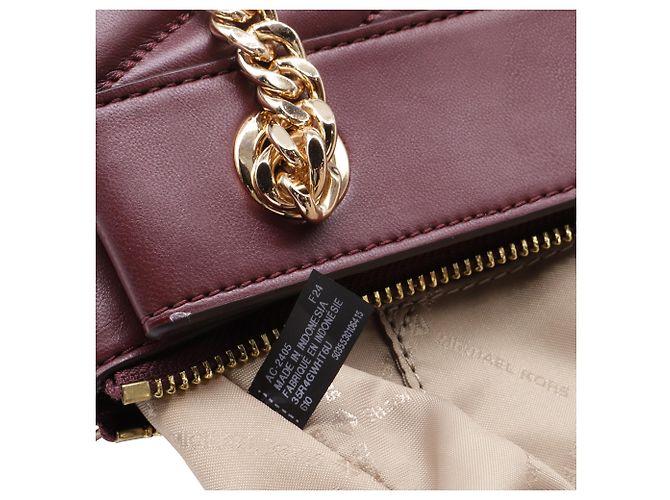Bolsa tote média Whitney matelassada da Michael Kors em couro bordô - vista 9