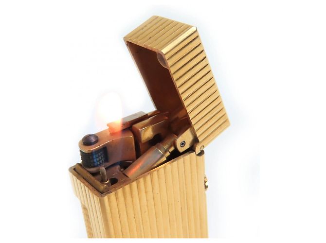 Alfred Dunhill Briquet à motif rayé gravé du logo Dunhill Doré - vue 7
