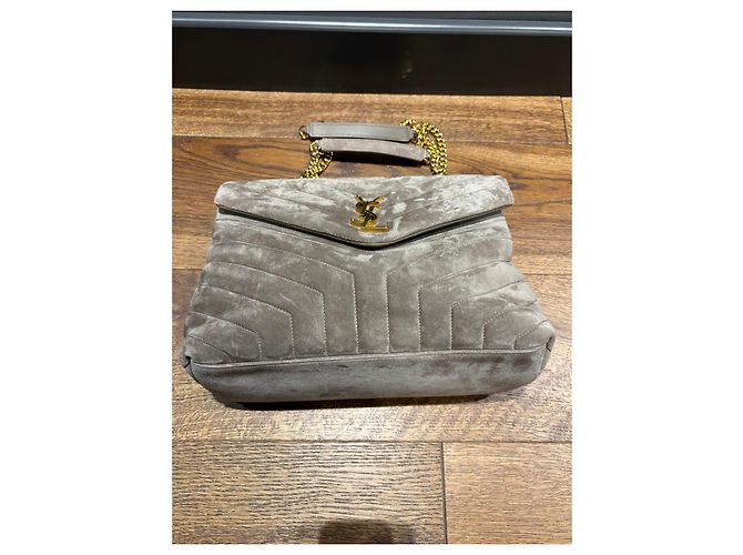 Borsa a Spalla Loulou Toy in Suede Grigio di Saint Laurent - vista 10