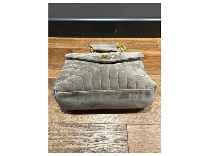 Borsa a Spalla Loulou Toy in Suede Grigio di Saint Laurent - vista 13