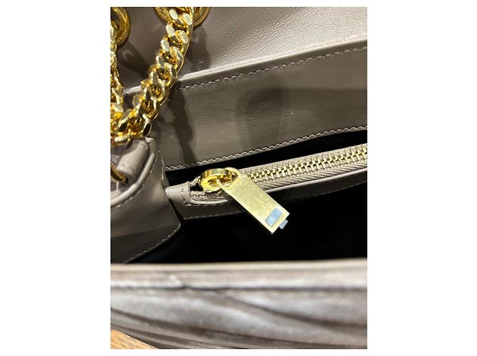 Borsa a Spalla Loulou Toy in Suede Grigio di Saint Laurent - vista 5