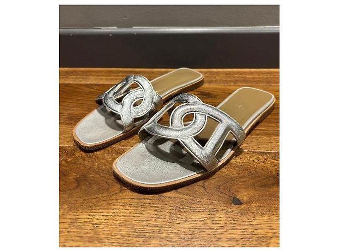 Sandali Aloha Hermès in pelle argentata Argento - vista 2
