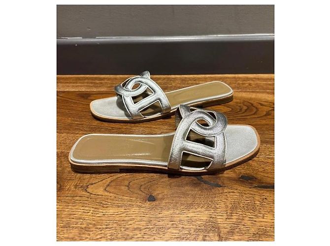 Sandali Aloha Hermès in pelle argentata Argento - vista 6