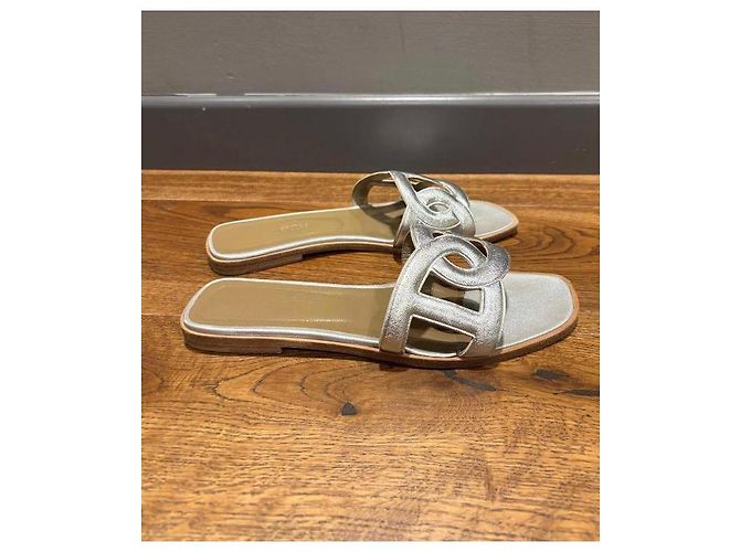 Sandali Aloha Hermès in pelle argentata Argento - vista 7