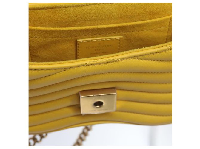 LOUIS VUITTON Borsa a Spalla New Wave Chain PM Pelle Gialla LV Auth 60852SAV Giallo - vista 26