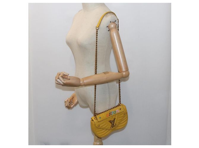 LOUIS VUITTON Borsa a Spalla New Wave Chain PM Pelle Gialla LV Auth 60852SAV Giallo - vista 30