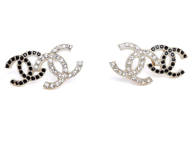 Chanel Boucles oreille Clous 2023 Light Gold Metal Double CC earrings Studs Doré - vue 2
