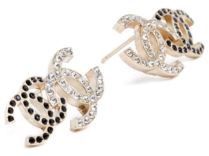 Chanel Boucles oreille Clous 2023 Light Gold Metal Double CC earrings Studs Doré - vue 3