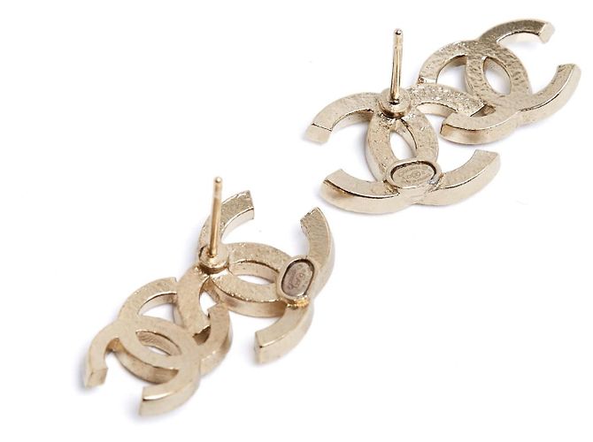 Chanel Boucles oreille Clous 2023 Light Gold Metal Double CC earrings Studs Doré - vue 4