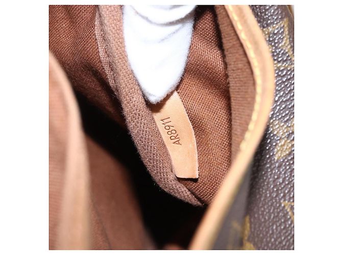 Louis Vuitton Saumur Monogram Canvas 43 Marrone - vista 6