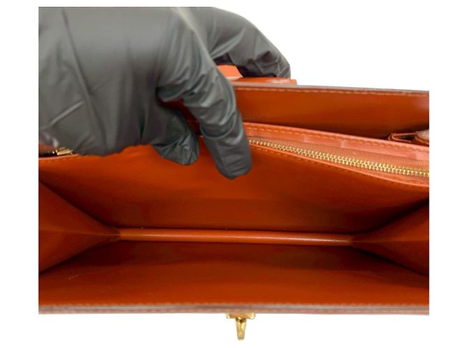 Borsa a Spalla Louis Vuitton Capucines in Pelle Epi Marrone - vista 11
