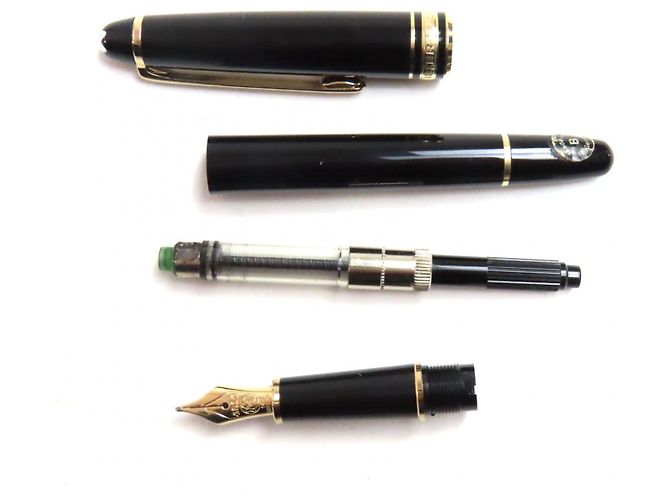 Pluma Montblanc Meisterstück 14K Negro - vista 3