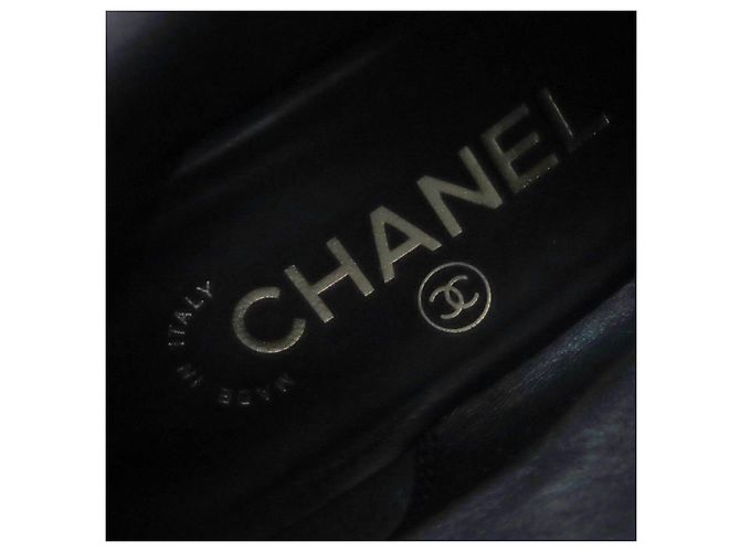 Timeless 2-in-1 Stiefel aus Lackleder mit COCO-Logo-Design von Chanel Schwarz - Ansicht 14