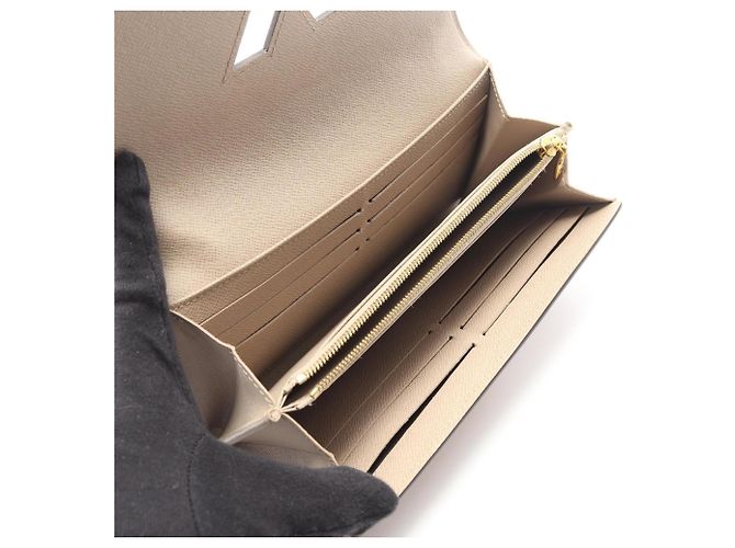 Cartera Bifold Long Twist de Louis Vuitton Beige - vista 3