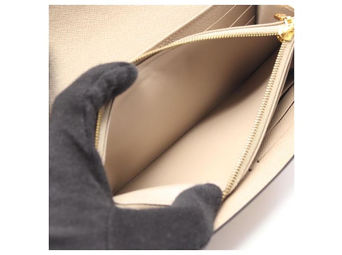Cartera Bifold Long Twist de Louis Vuitton Beige - vista 6