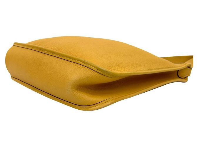 Borsa a Spalla Hermès Vespa PM in Pelle Togo Giallo - vista 8