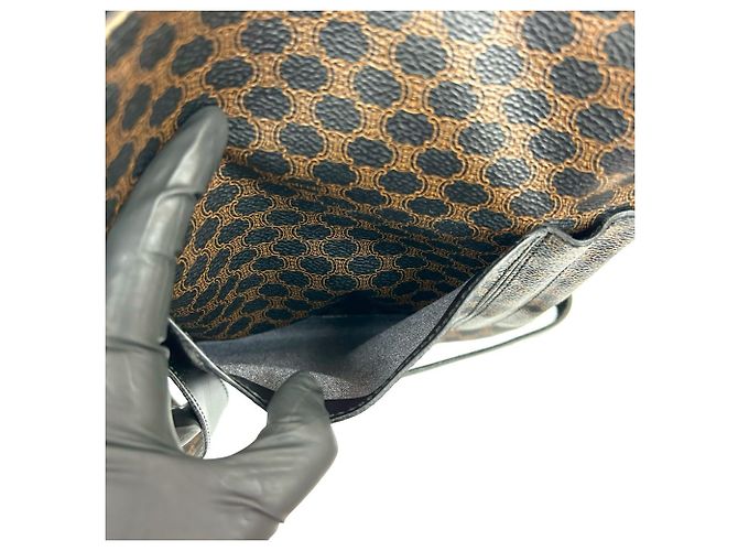 Céline Borsa a Spalla in Pelle Macadam Blason di CELINE Marrone Nero - vista 10