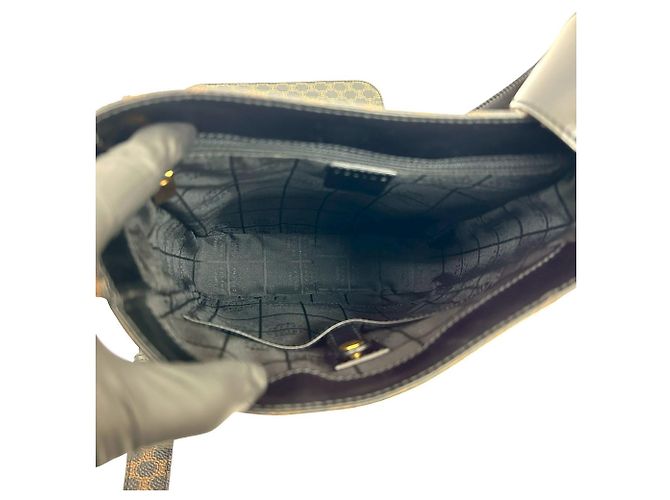 Céline Borsa a Spalla in Pelle Macadam Blason di CELINE Marrone Nero - vista 9