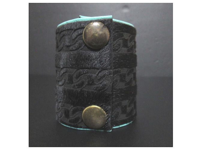 Bracciale largo in pelle Harako di Chanel Nero Blu - vista 2