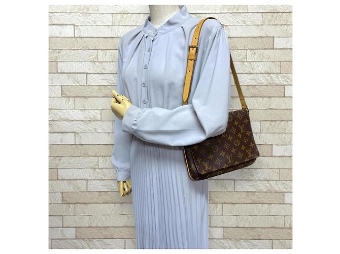 Borsa a Spalla Musette Tango Corto Monogramma Louis Vuitton Marrom - vista 2