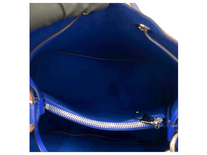 Néonoé Borsa a mano/spalla Louis Vuitton NeoNoe MM in pelle Epi Rosso Blu - vista 9