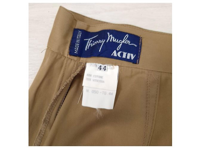 Thierry Mugler tailleur marrone con giacca a maniche corte - vista 3