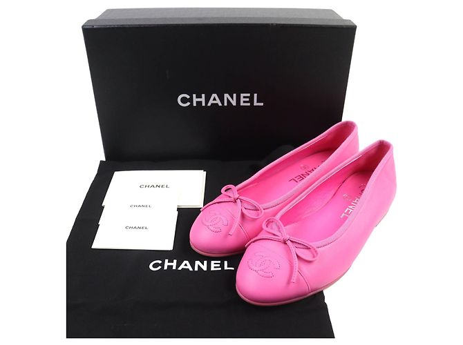 Timeless Lederpumps mit COCO-Markierung von Chanel Pink - Ansicht 2