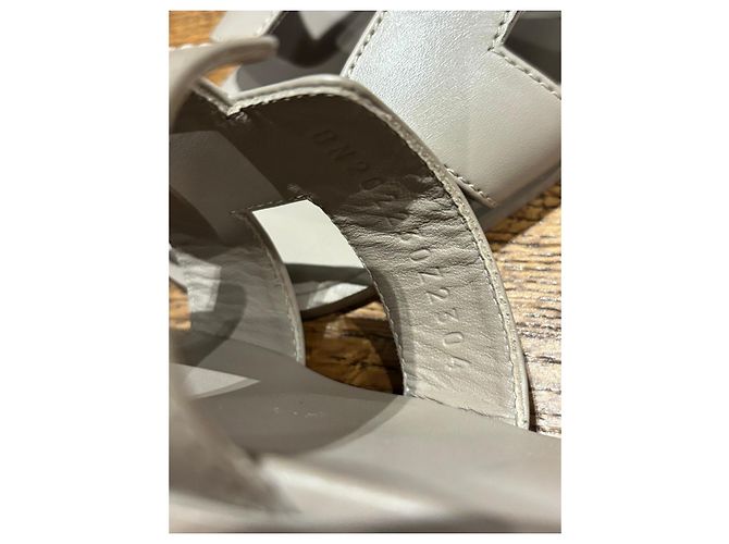 Sandali Oran Hermès in pelle beige - vista 11
