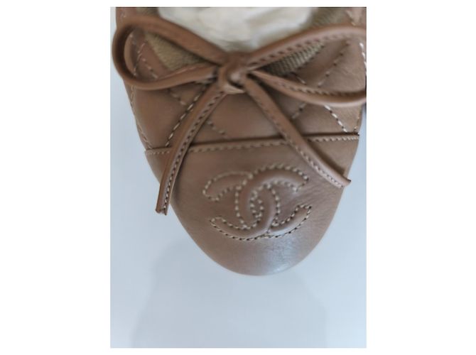Bailarinas Chanel Acolchadas de Cuero Beige - vista 10