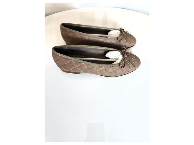 Bailarinas Chanel Acolchadas de Cuero Beige - vista 2