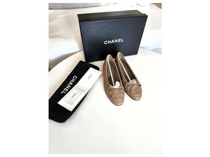 Bailarinas Chanel Acolchadas de Cuero Beige - vista 4
