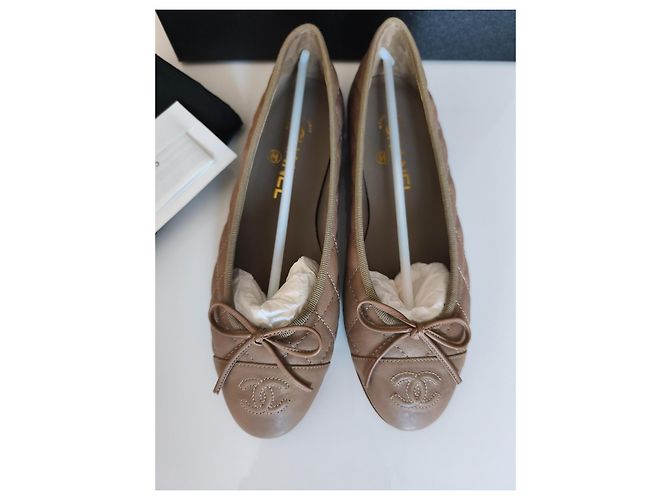 Bailarinas Chanel Acolchadas de Cuero Beige - vista 5