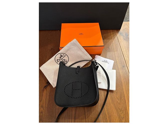 Borsa Mini Evelyne in Taurillon Clemence Nera di Hermès Nero - vista 10