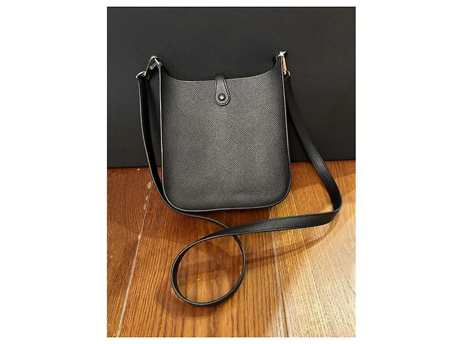 Borsa Mini Evelyne in Taurillon Clemence Nera di Hermès Nero - vista 3