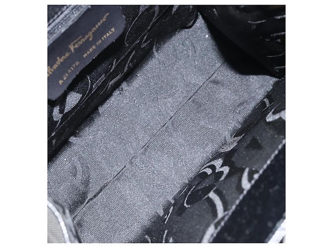 Borsa a mano Vala in pelle nera e oro Salvatore Ferragamo Auth ka2505 Nero D'oro - vista 10
