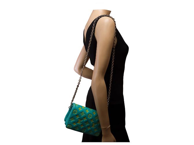 Borsa LOUIS VUITTON Coussin in Pelle Blu - 103335 - vista 12