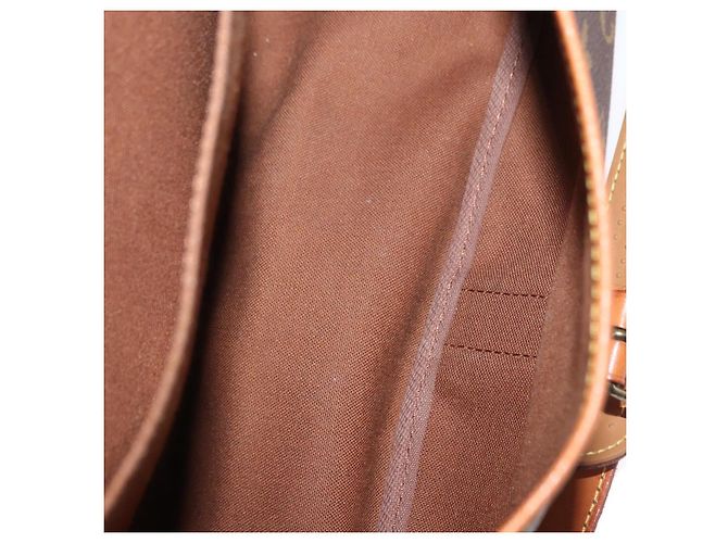 Louis Vuitton Saumur Monogram Canvas 35 Marrone - vista 5