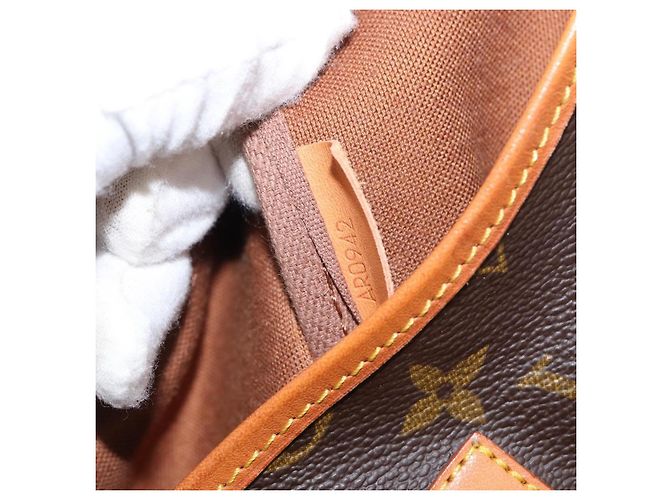 Louis Vuitton Saumur Monogram Canvas 35 Marrone - vista 7