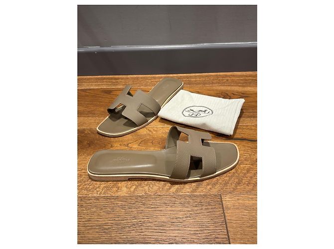 Sandali Hermès Oran in pelle Etoupe Cachi - vista 11