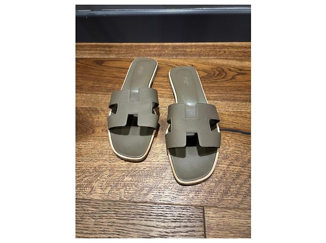 Sandali Hermès Oran in pelle Etoupe Cachi - vista 13