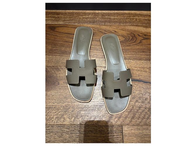 Sandali Hermès Oran in pelle Etoupe Cachi - vista 2