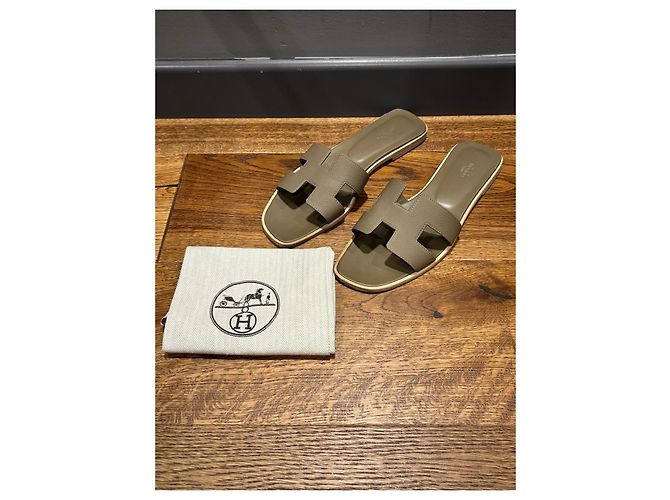 Sandali Hermès Oran in pelle Etoupe Cachi - vista 9