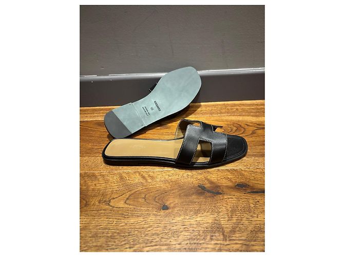 Sandali Hermès Oran in pelle nera Nero - vista 13