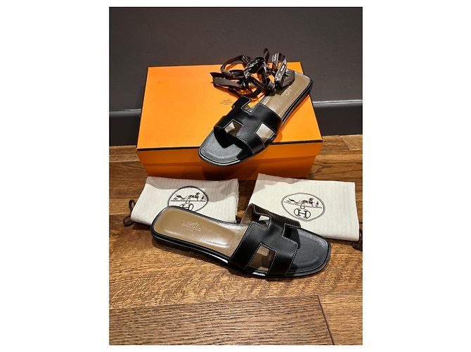 Sandali Hermès Oran in pelle nera Nero - vista 7