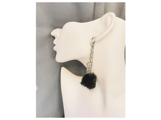 Strepitoso monoorecchino DOLCE & GABBANA pon pon pelliccia visone nera e logo cristalli Nero Argento - vista 11