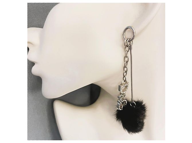 Strepitoso monoorecchino DOLCE & GABBANA pon pon pelliccia visone nera e logo cristalli Nero Argento - vista 2