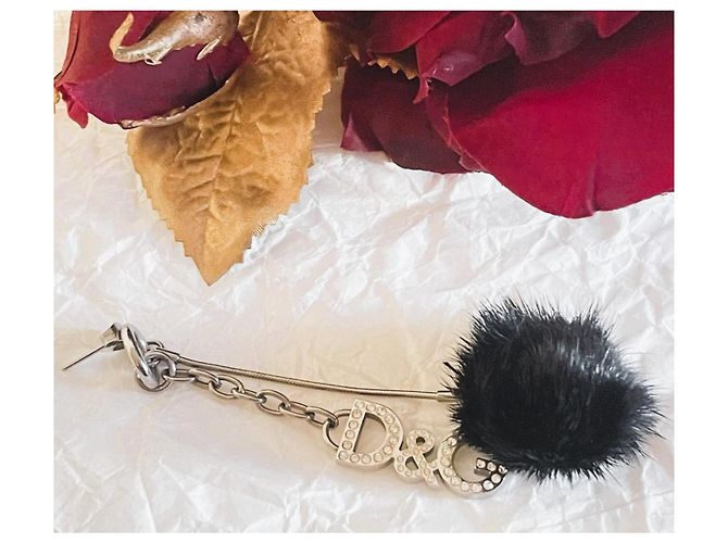 Strepitoso monoorecchino DOLCE & GABBANA pon pon pelliccia visone nera e logo cristalli Nero Argento - vista 3