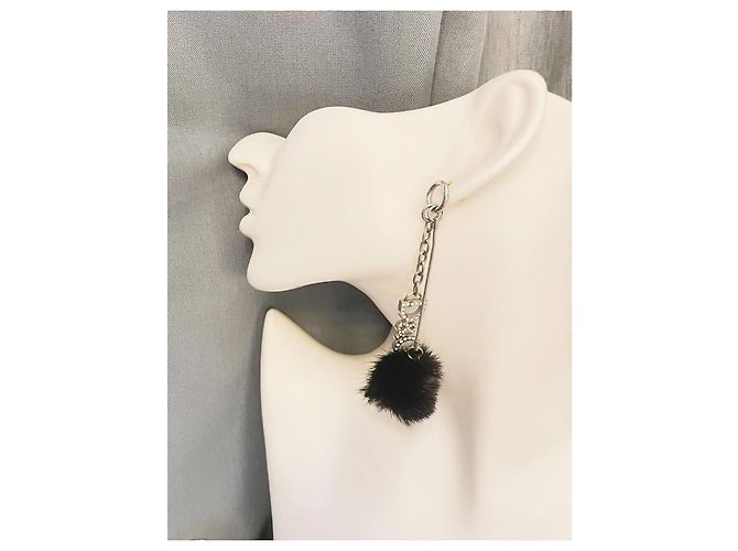 Strepitoso monoorecchino DOLCE & GABBANA pon pon pelliccia visone nera e logo cristalli Nero Argento - vista 9